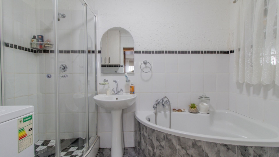 3 Bedroom Property for Sale in Hartebeesfontein Western Cape